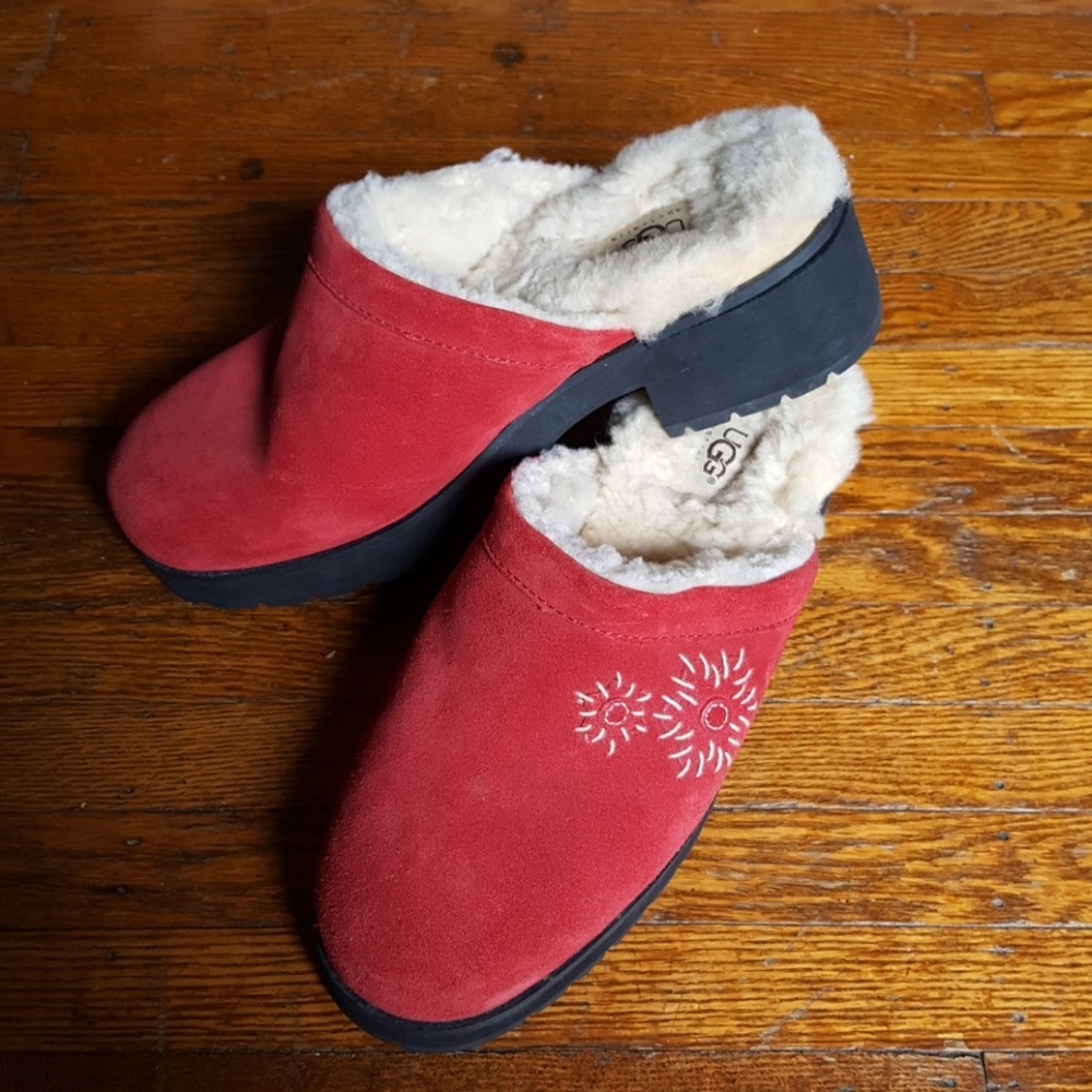 UGG clogs *NEVER WORN*